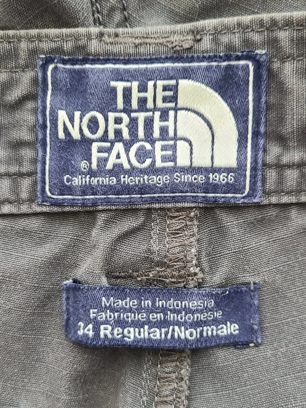 The North Face Mens Cargo Shorts 34 Gray 10 in inseam
